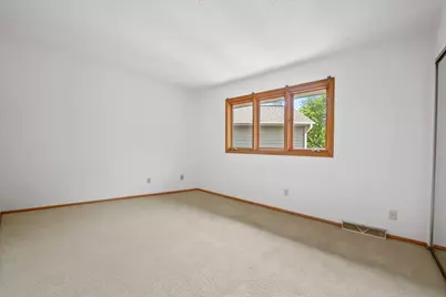 15661 W Ridge Rd, New Berlin, WI 53151 - Photo 20