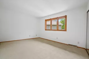 15661 W Ridge Rd, New Berlin, WI 53151 - Photo 20