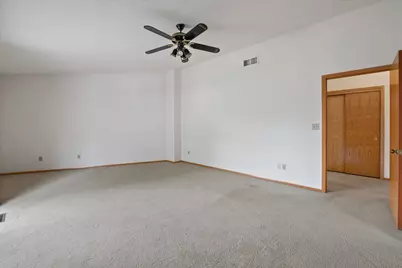 15661 W Ridge Rd, New Berlin, WI 53151 - Photo 16