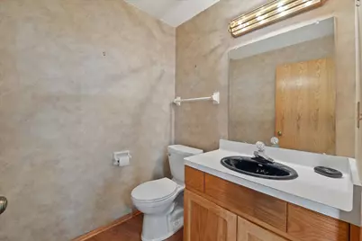 15661 W Ridge Rd, New Berlin, WI 53151 - Photo 12