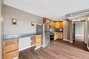 1409 N Prospect Ave, Milwaukee, WI 53202 - Photo 6