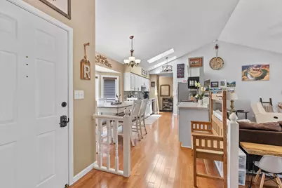 8140 S Waring Dr, Oak Creek, WI 53154 - Photo 6