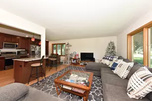 W154N8105 Elm Ln, Menomonee Falls, WI 53051 - Photo 4