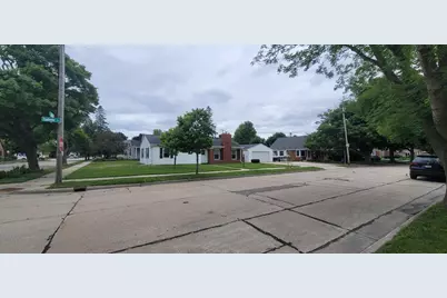 601  Isabelle Ave, Racine, WI 53402 - Photo 2