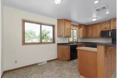1410  Davis St, Watertown, WI 53098 - Photo 14