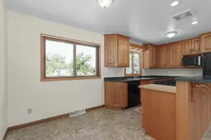 1410 Davis St, Watertown, WI 53098 - Photo 14