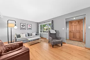 10336 W Park Ridge Ave, Wauwatosa, WI 53222 - Photo 4