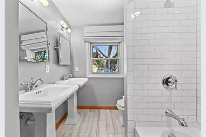 10336 W Park Ridge Ave, Wauwatosa, WI 53222 - Photo 18