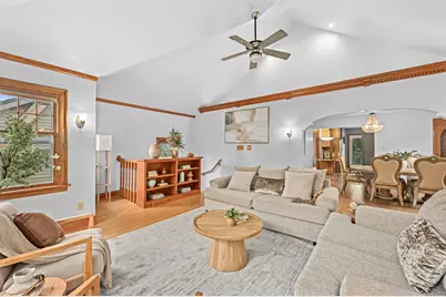 4116 N Woodburn St #4118, Shorewood, WI 53211 - Photo 6