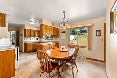 924 N 18th Ave, West Bend, WI 53090 - Photo 8