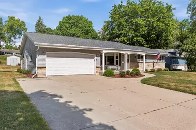 924 N 18th Ave, West Bend, WI 53090 - Photo 2