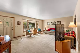 924 N 18th Ave, West Bend, WI 53090 - Photo 4