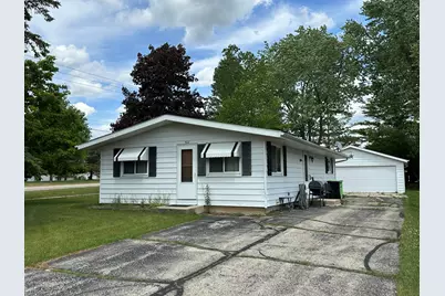 822  Bel Ric Dr, Kewaskum, WI 53040 - Photo 2