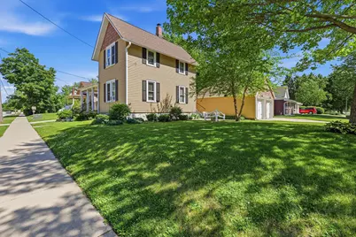 207 E Jefferson St, Oconomowoc, WI 53066 - Photo 2