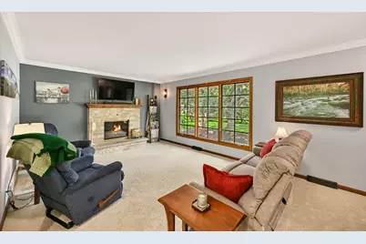N68W13566  Ranch Rd, Menomonee Falls, WI 53051 - Photo 4