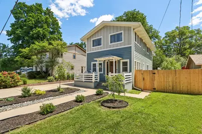 924  Nagawicka St, Delafield, WI 53018 - Photo 2