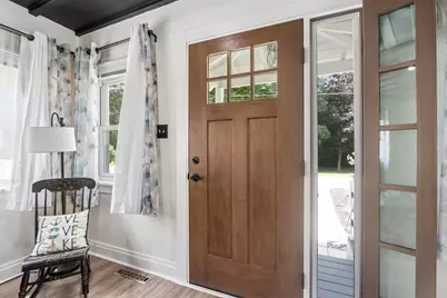 924  Nagawicka St, Delafield, WI 53018 - Photo 6
