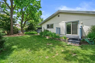3240 S Hickory Rd, New Berlin, WI 53151 - Photo 32