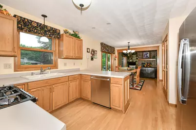 14335 W Meadowshire Ct, New Berlin, WI 53151 - Photo 18