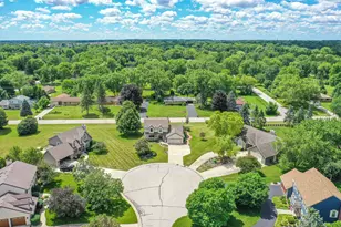 14335 W Meadowshire Ct, New Berlin, WI 53151 - Photo 2