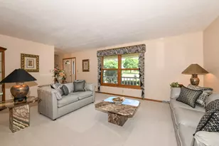 14335 W Meadowshire Ct, New Berlin, WI 53151 - Photo 10