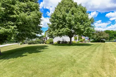 14335 W Meadowshire Ct, New Berlin, WI 53151 - Photo 38
