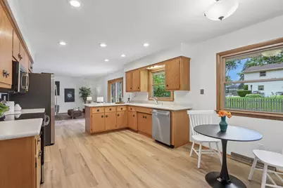 13295 W Old Oak Ct, New Berlin, WI 53151 - Photo 10