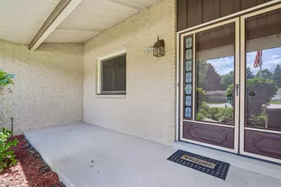 13295 W Old Oak Ct, New Berlin, WI 53151 - Photo 4