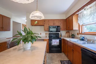 1139 S 120th St, West Allis, WI 53214 - Photo 6