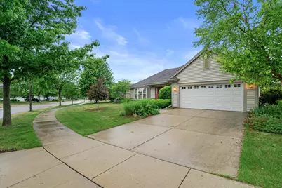 1718  Tumbleweed Cir, West Bend, WI 53095 - Photo 2