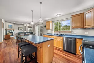 W203N17272 Francis Dr, Jackson, WI 53037 - Photo 10