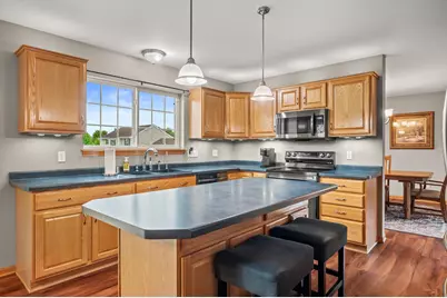 W203N17272  Francis Dr, Jackson, WI 53037 - Photo 12