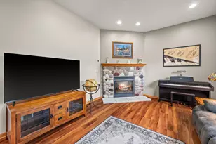W203N17272 Francis Dr, Jackson, WI 53037 - Photo 16