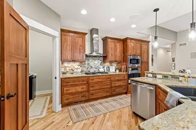 W193N5889  Canary Dr, Menomonee Falls, WI 53051 - Photo 10