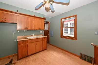 6633  Hillside Ln, Wauwatosa, WI 53213 - Photo 10