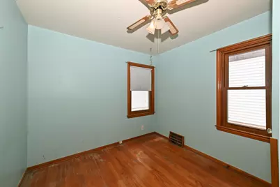 6633  Hillside Ln, Wauwatosa, WI 53213 - Photo 14
