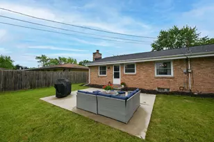 N90W17638 St Francis Dr, Menomonee Falls, WI 53051 - Photo 24