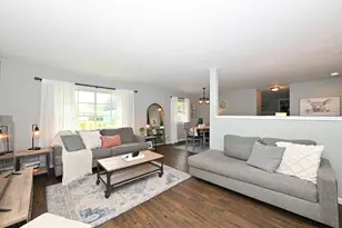 N90W17638 St Francis Dr, Menomonee Falls, WI 53051 - Photo 6