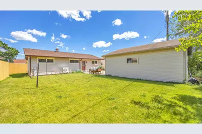 2327  Ontario Ave, Sheboygan, WI 53081 - Photo 10