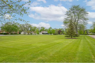 11040 N Riverland Ct, Mequon, WI 53092 - Photo 4