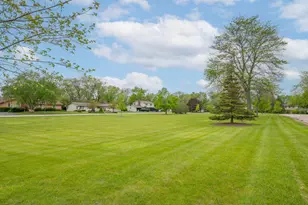 11040 N Riverland Ct, Mequon, WI 53092 - Photo 4