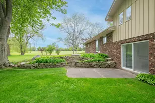 11040 N Riverland Ct, Mequon, WI 53092 - Photo 6