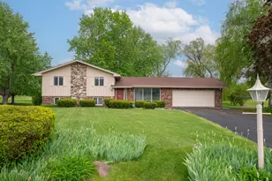 11040 N Riverland Ct, Mequon, WI 53092 - Photo 2