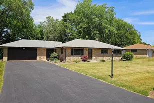N102W15320 Venus Ct, Germantown, WI 53022 - Photo 1