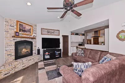 12301 W Waterford Ave, Greenfield, WI 53228 - Photo 14