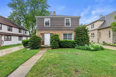 8813 W Hawthorne Ave #8811, Wauwatosa, WI 53226 - Photo 2
