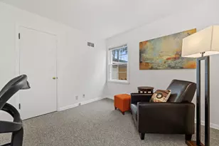 8813 W Hawthorne Ave, Wauwatosa, WI 53226 - Photo 20