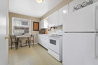 8813 W Hawthorne Ave #8811, Wauwatosa, WI 53226 - Photo 10