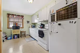 8813 W Hawthorne Ave, Wauwatosa, WI 53226 - Photo 28