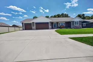 1822 Brooklyn Pl, Holmen, WI 54636 - Photo 12
